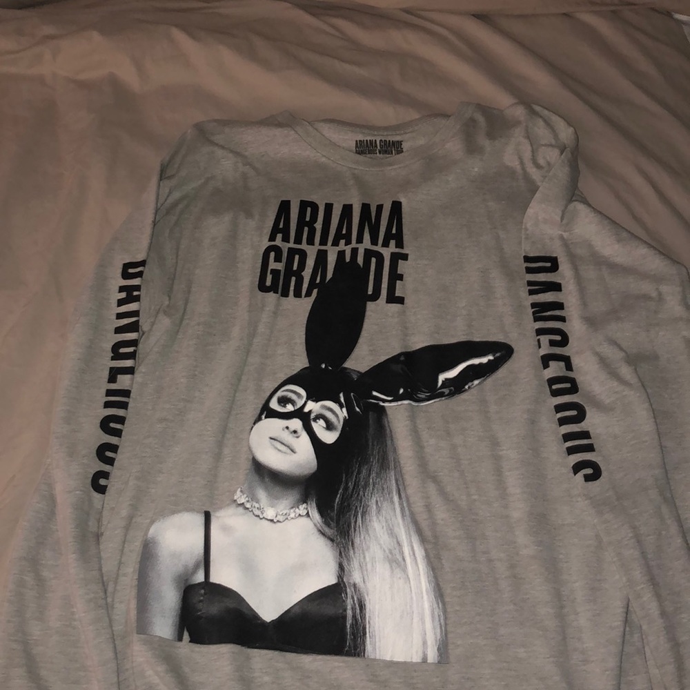 Ariana Grande DWT shirt 💓💓